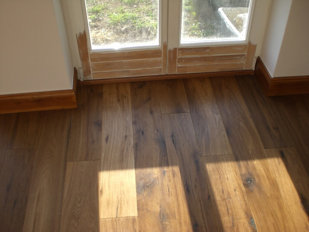Fertig verlegter Holzboden im Wohnraum