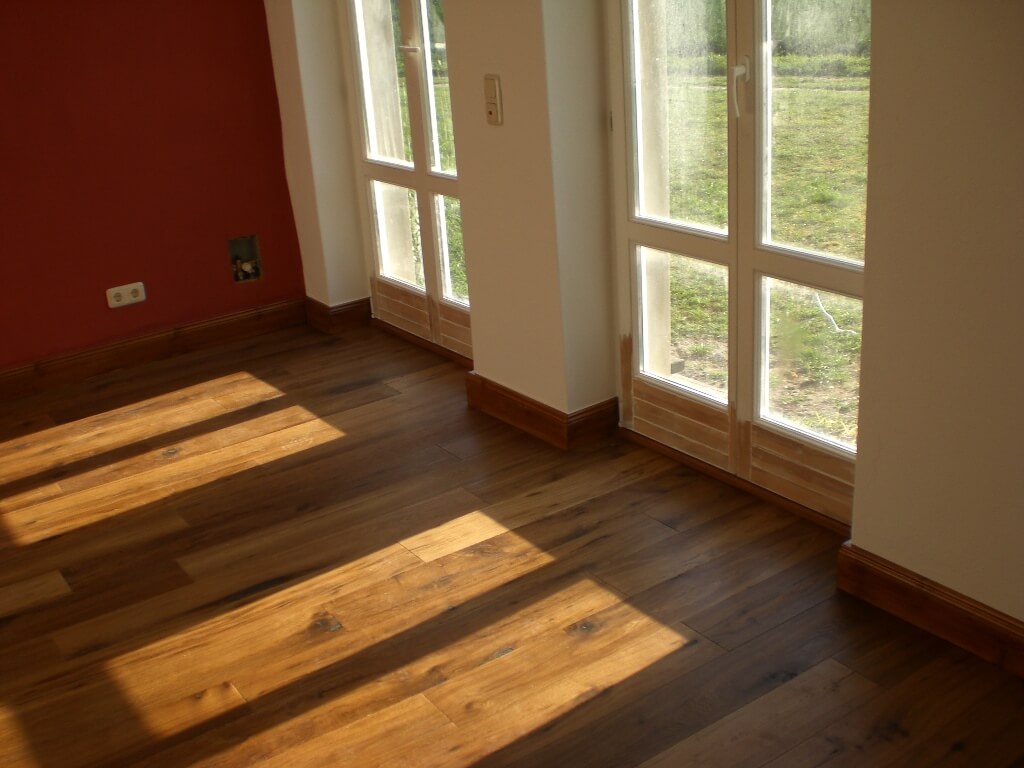 Verlegter Holzboden im Wohnraum