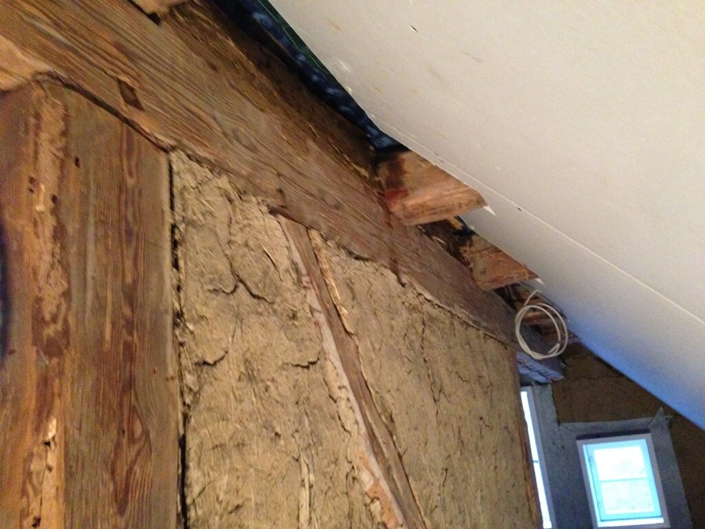 Dämmmaterial in Dachkonstruktion