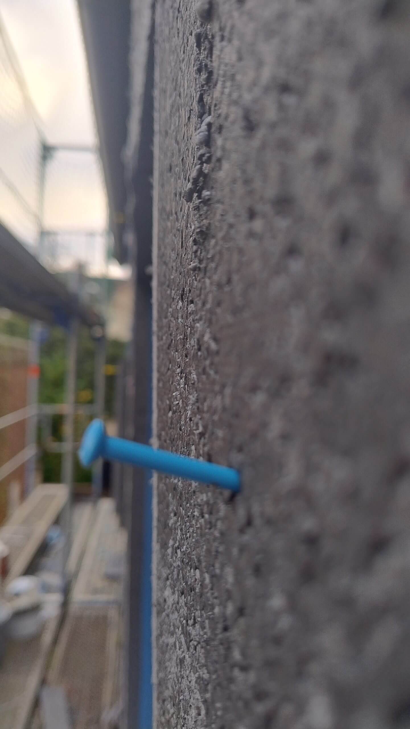 Dämmung von einer Fassade mit dem Brillux WDV-System EPS Qju