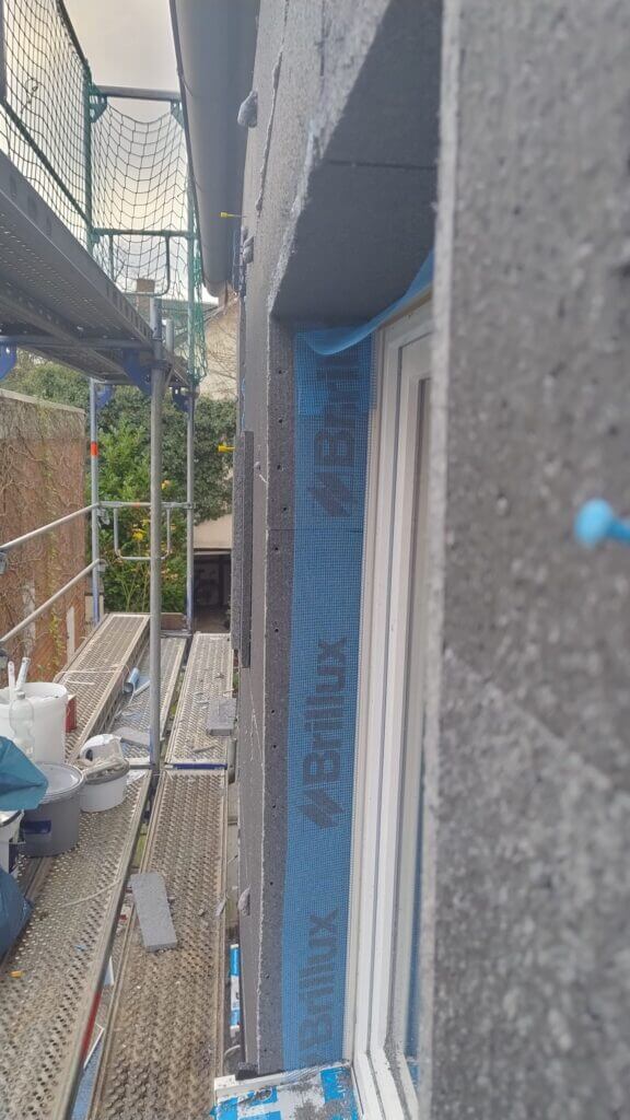 Innenansicht Fensteranschluss bei Bodenarbeiten