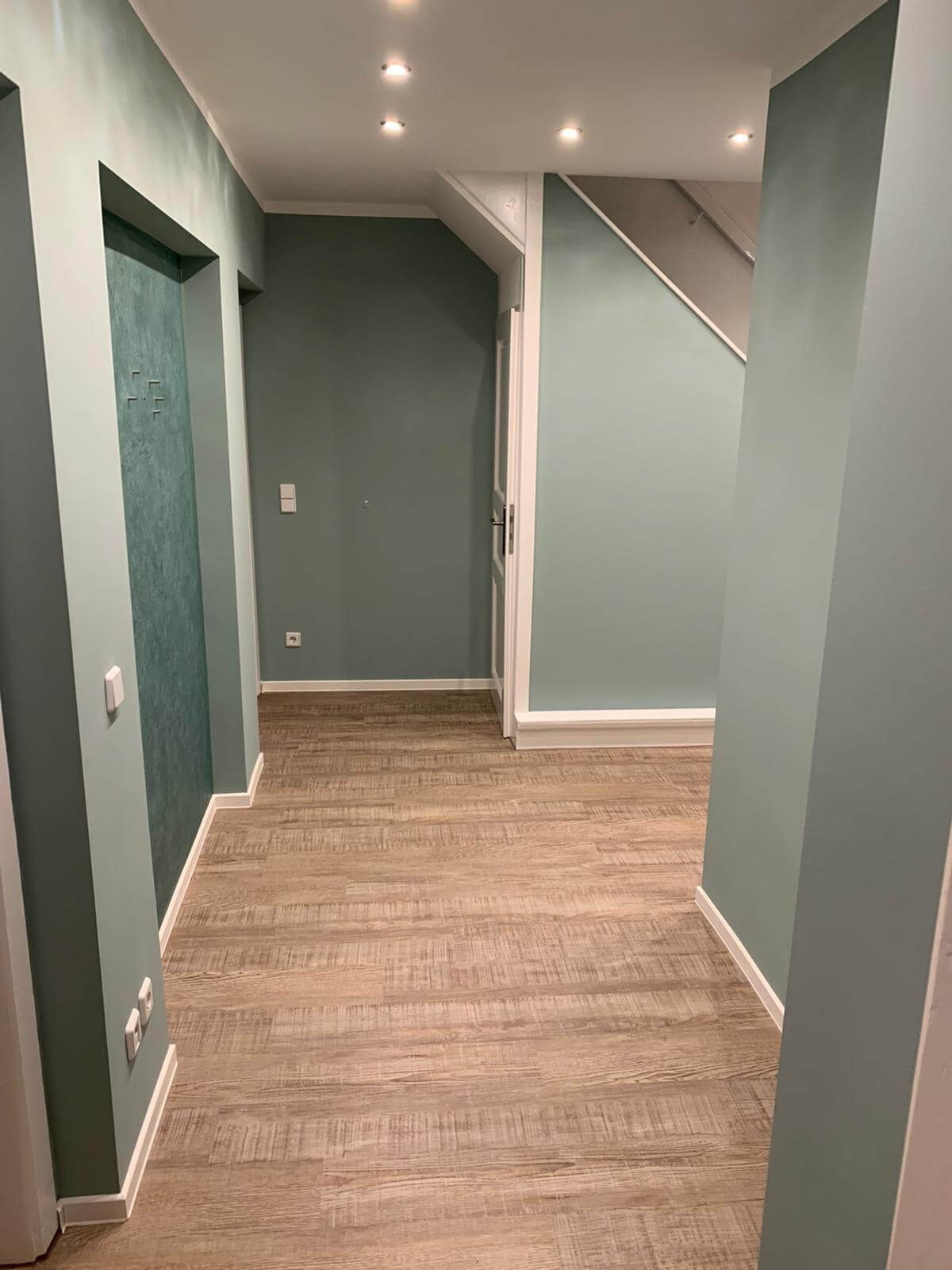 Fertiggestellte Malerarbeiten im Innenraum