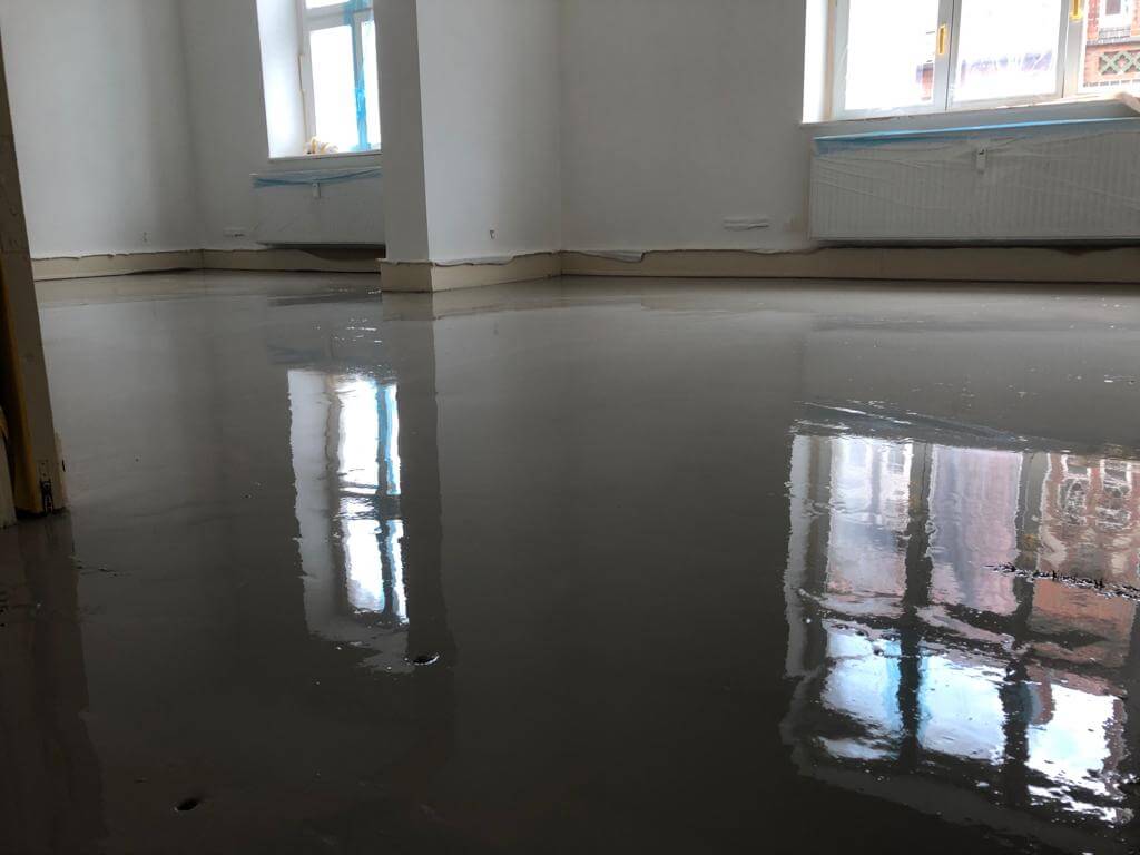 Glänzender Boden nach Abschluss der Arbeiten
